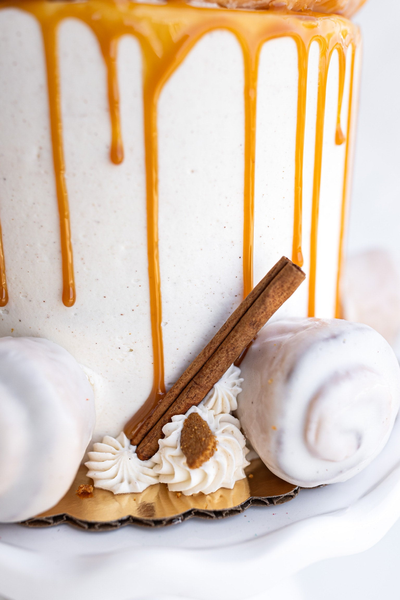 Giant Store Cakes - v7ky999
