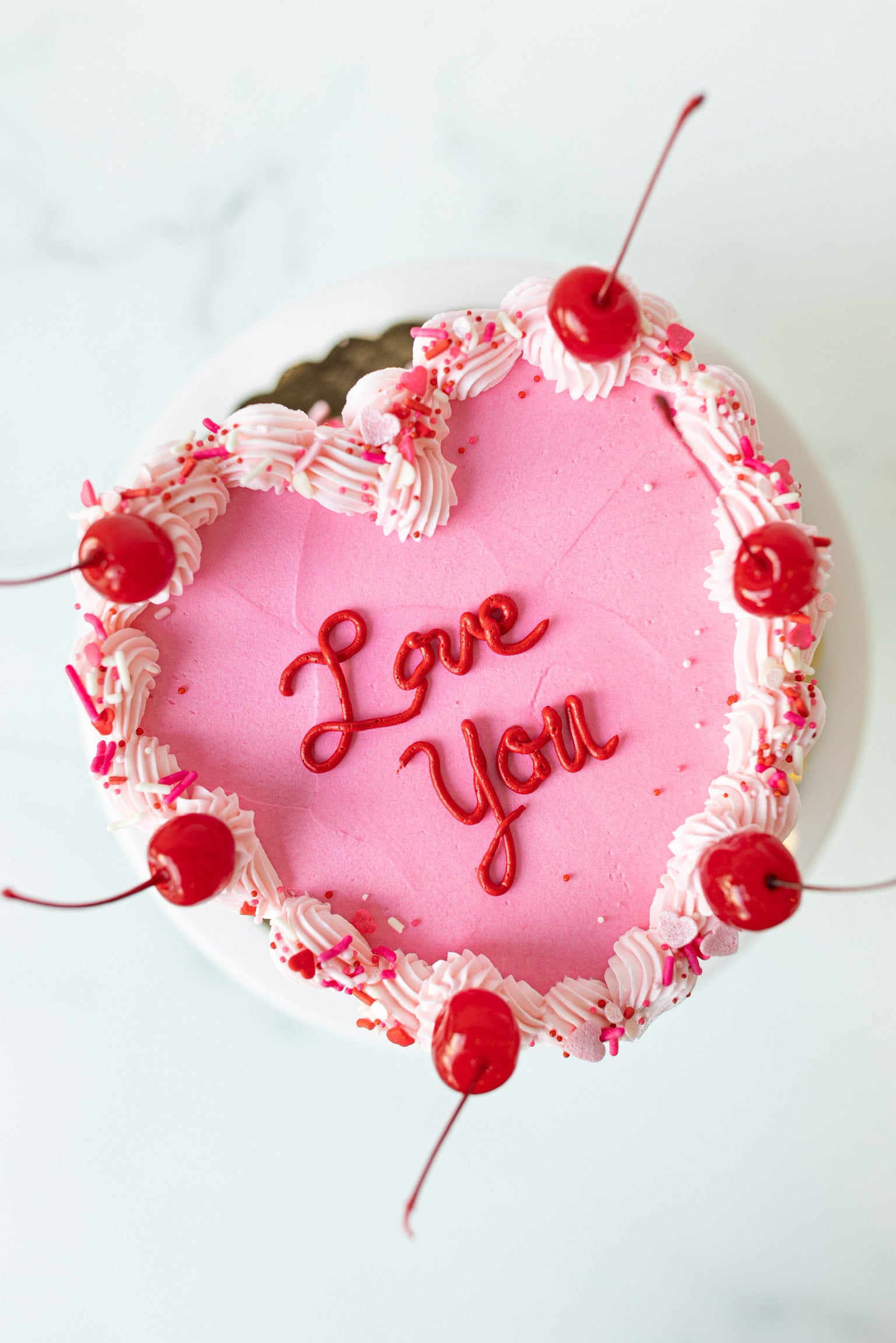 A Valentine's Day cake with … – License Images – 12456897 ❘ StockFood-mncb.edu.vn